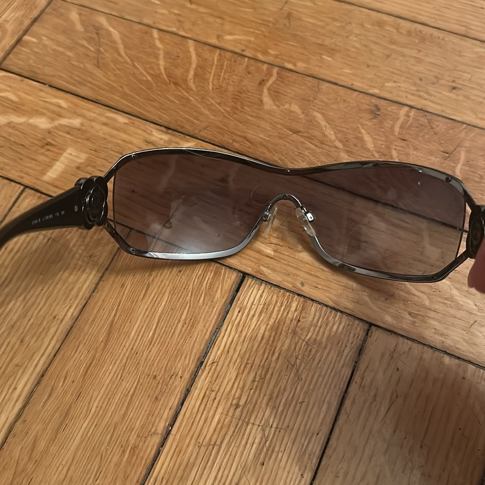 CHANEL Black Sunglasses - Picture 5 of 12